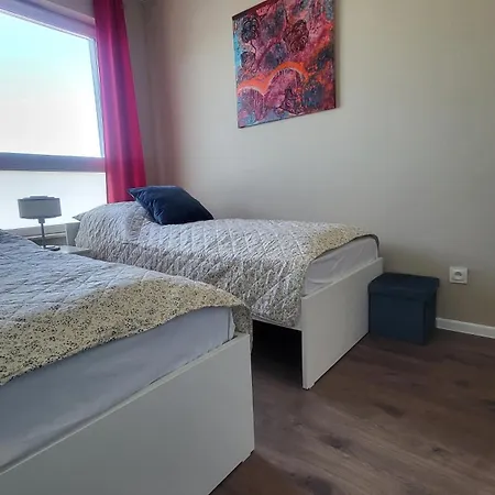 شقة Rzeczanska Poznan, 50m2, Dwie Sypialnie Z Salonem I Aneksem Kuchennym, Balkon, Parking Podziemny, Czwarte Pietro, Winda, Nowy Blok *