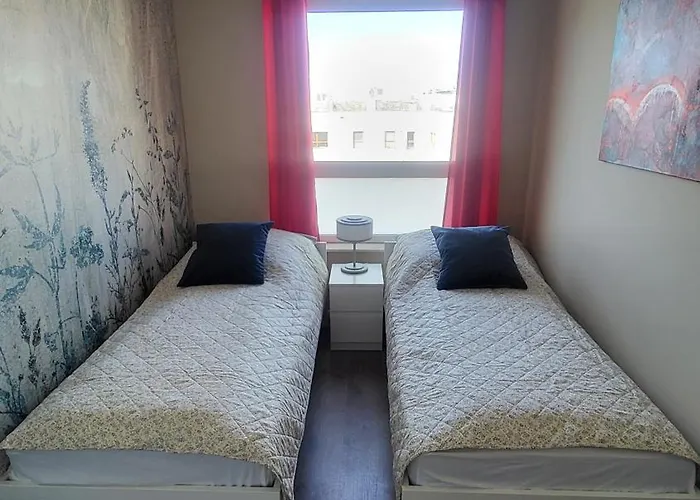 Daire Rzeczanska Poznan, 50m2, Dwie Sypialnie Z Salonem I Aneksem Kuchennym, Balkon, Parking Podziemny, Czwarte Pietro, Winda, Nowy Blok Poznan